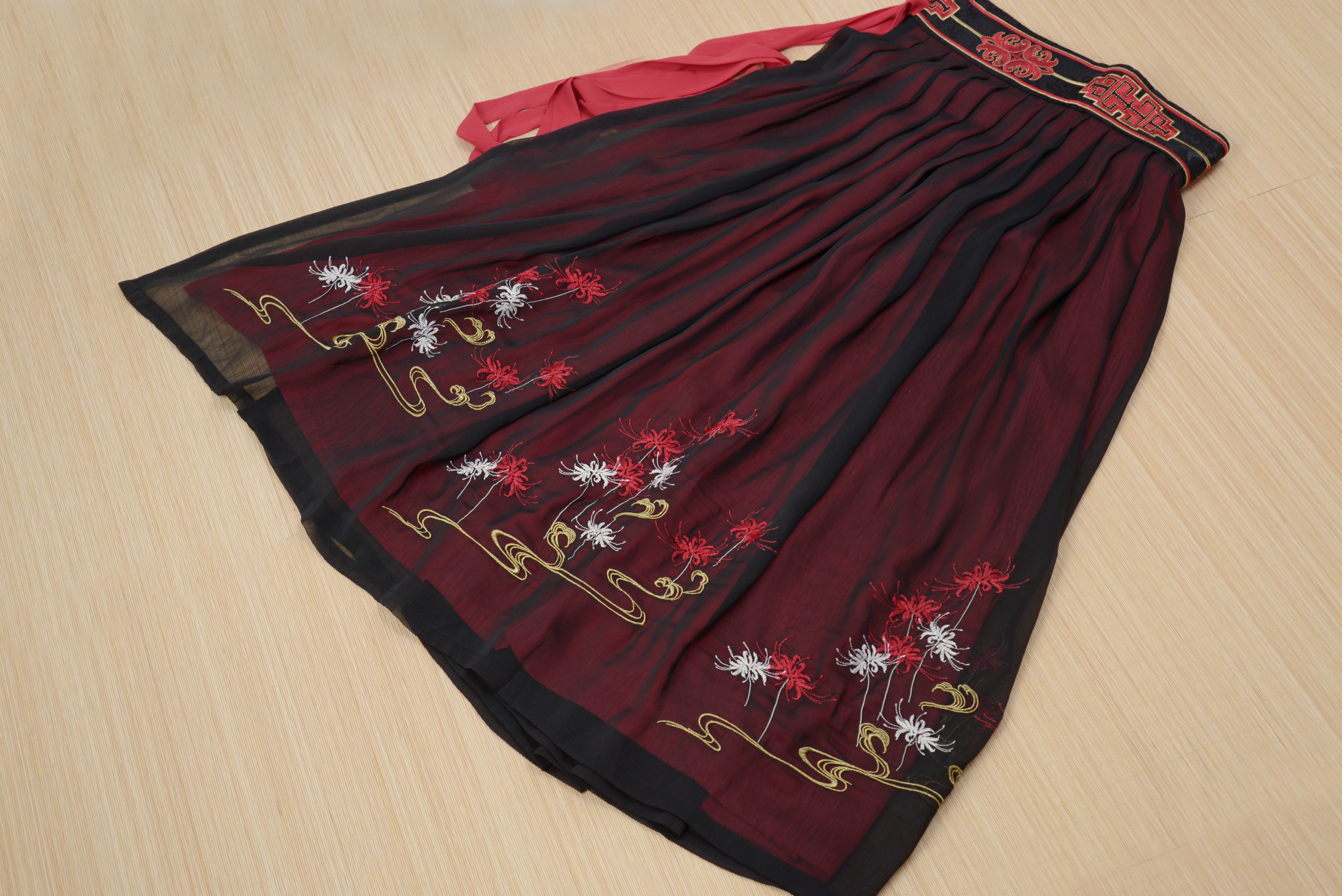 【画堂春】彼岸花绣花 褶裙 齐胸 襦裙 汉服 现货在类目 女装/女士精品, 唐装/民族服装/舞台服装, 民族服装/舞台装中 - 来自Buy2taobao.com提供专业的淘宝代购服务