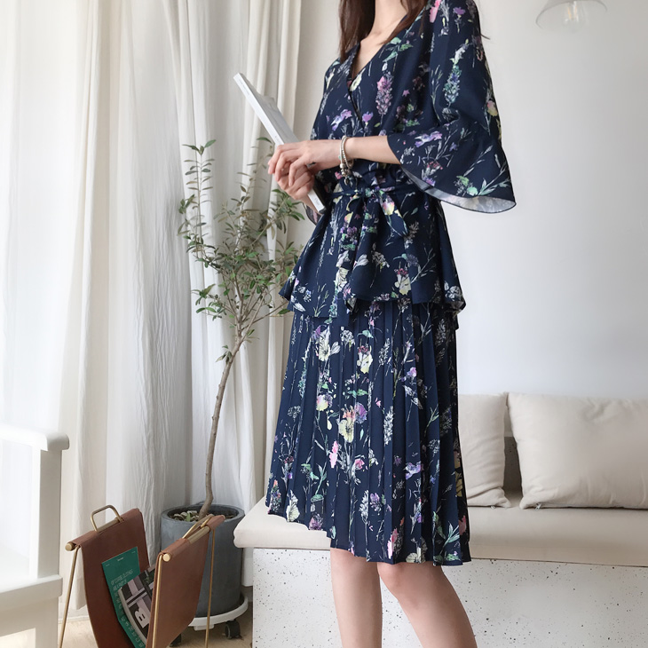 MEMOME韩单新品 19夏 深蓝印花百褶气质飘逸半身裙在类目 女装/女士精品, 半身裙中 - 来自Buy2taobao.com提供专业的淘宝代购服务