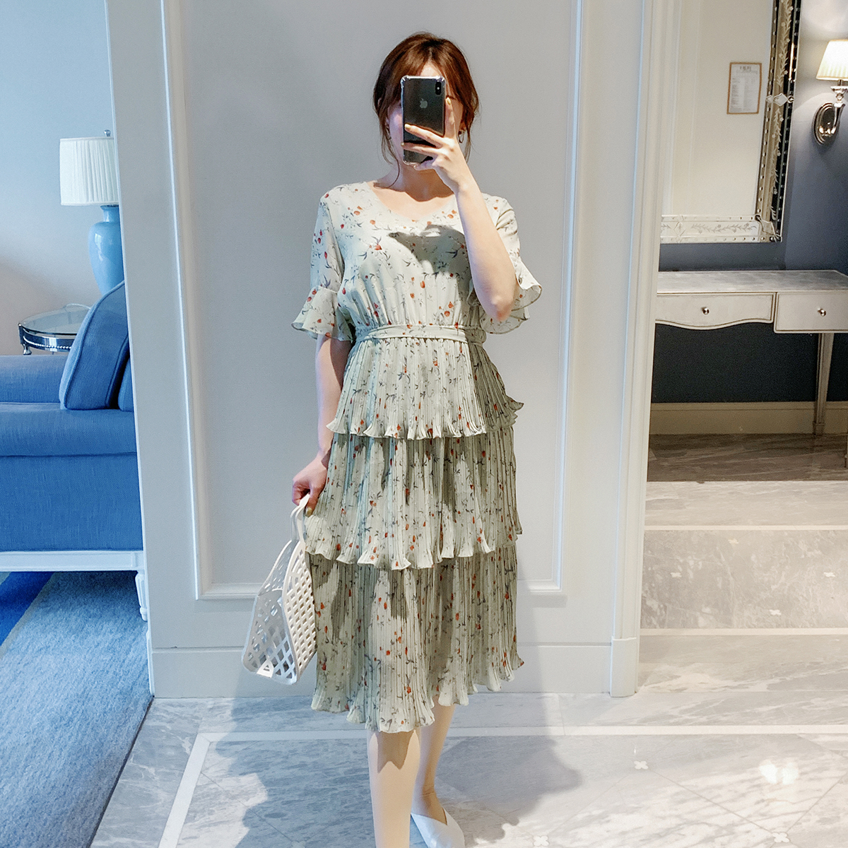 Maternity Dress 2019 Spring and summer new pattern fashion Easy pagoda sleeve Korean Edition Chiffon V-neck Broken flowers skirtin the Maternity/Maternal supplies/Nutrition , Maternity , Dress category - from Buy2taobao.com to provide professional Taobao agent buy service
