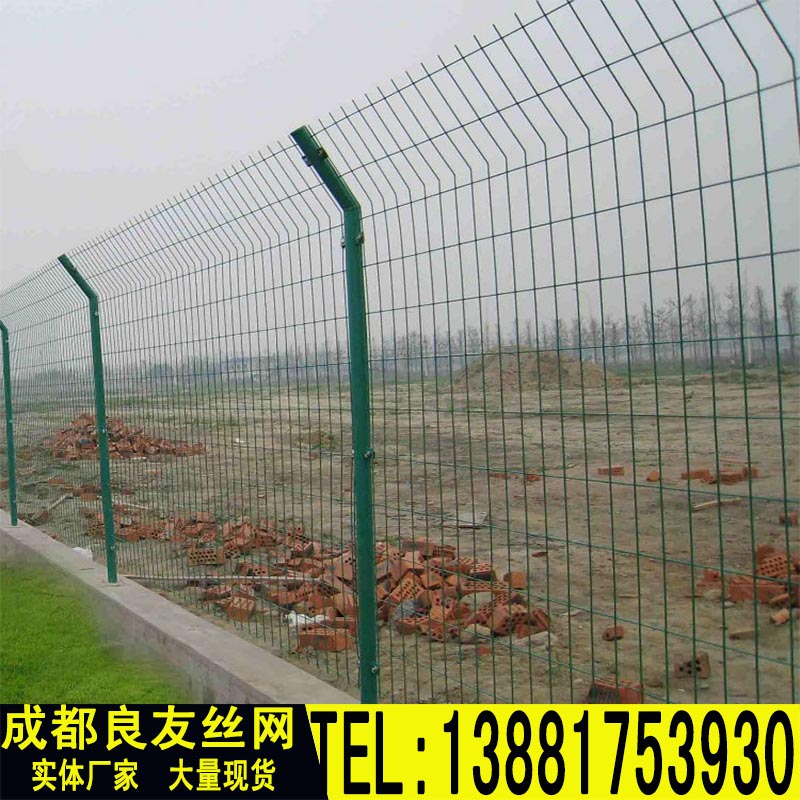 四川成都高速公路雙邊折彎護欄網 綠色浸塑圍欄鐵絲網 工廠防護網在類目 五金/工具, 施工保護, 交通安全保護, 護欄/隔離欄中 - 來自Buy2taobao.com提供專業的淘寶代購服務