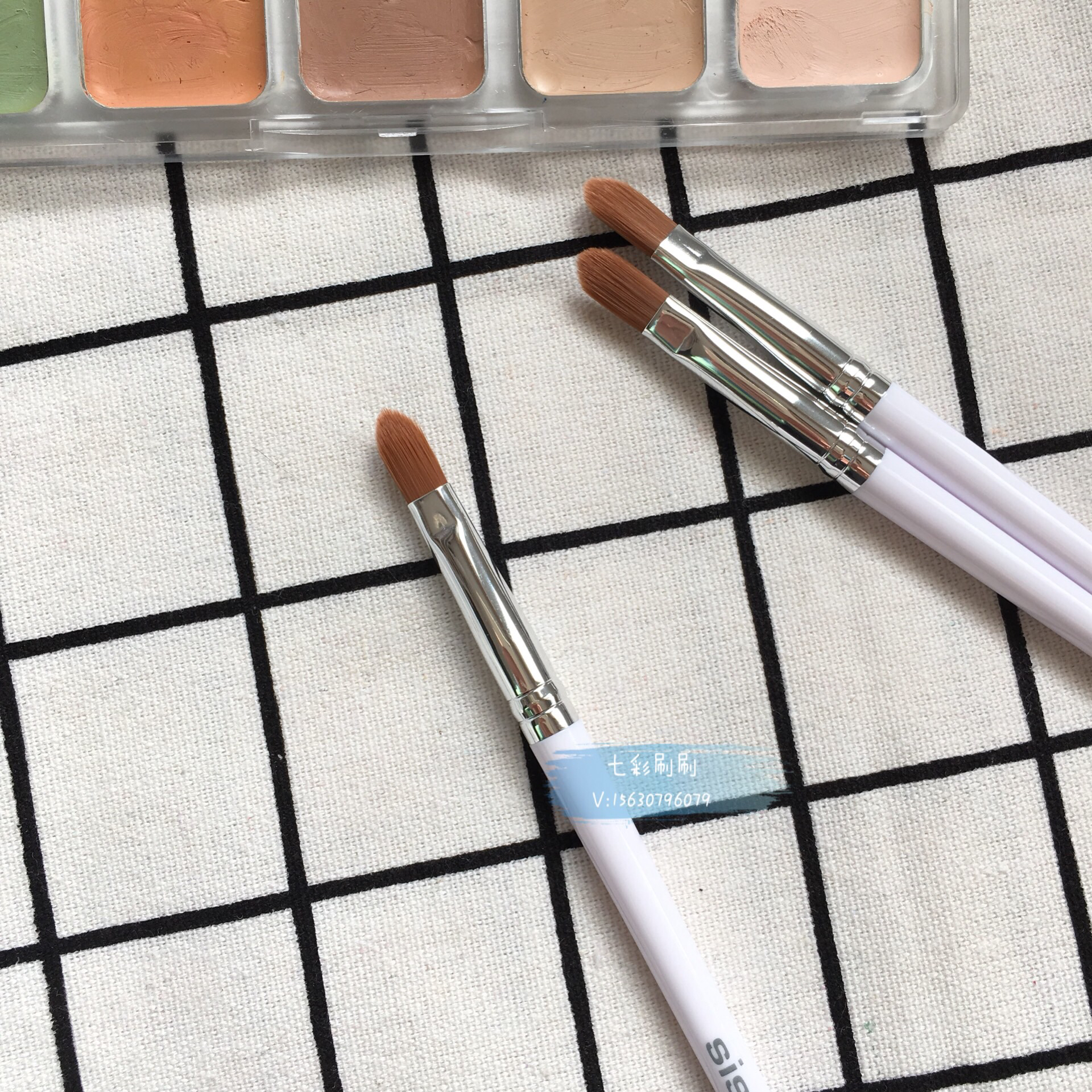 Just a few. Lip Small concealer brush Details Concealer Brushin the Makeup/Perfume/Beauty tools , Other Beauty Tools , Brushes category - from Buy2taobao.com to provide professional Taobao agent buy service