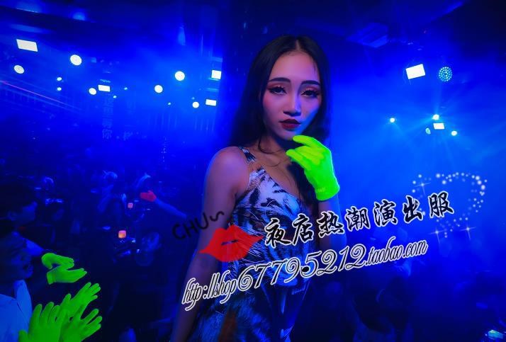 新款互动舞台道具活跃气氛荧光绿手套道具在类目 女装/女士精品, 唐装/民族服装/舞台服装, 民族服装/舞台装中 - 来自Buy2taobao.com提供专业的淘宝代购服务
