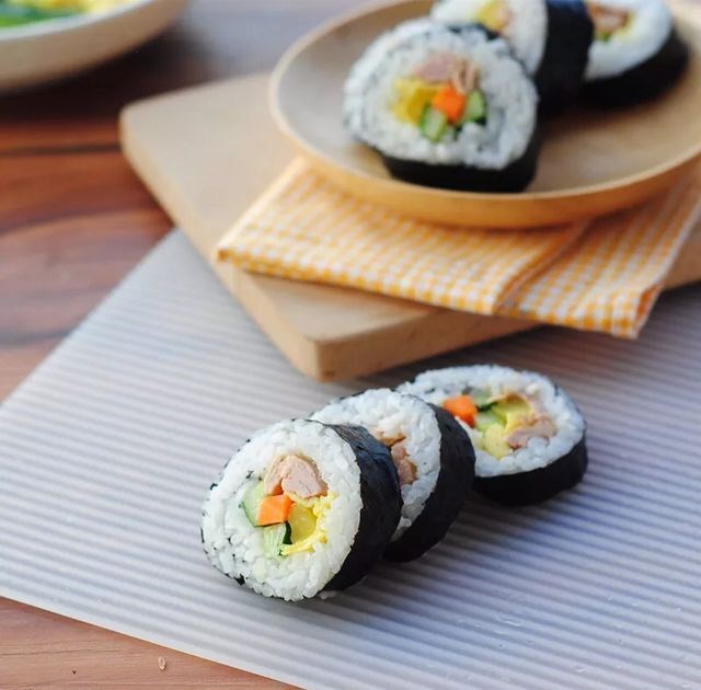 Silicone wave roll Large Sushi Roll Cake roll Rice roll Seaweed Kimbap toolin the Kitchen/Cooking utensils , Kitchen Gadgets/Kitchen storage , Sushi DIY Appliance , Sushi curtain category - from Buy2taobao.com to provide professional Taobao agent buy service