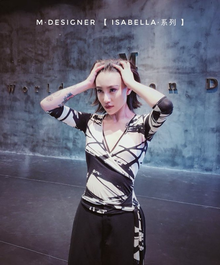 Everyone Versatile Imported Gemmy designer Tricolor jacketin the Women's clothing/Boutique , Costume/National costume/Stage costumes , National costume/Costumes category - from Buy2taobao.com to provide professional Taobao agent buy service