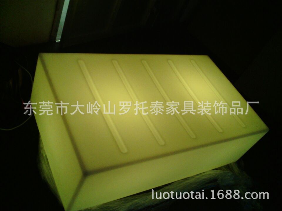 LED发光茶几 创意滚塑家具 咖啡厅发光桌子 酒店茶几|msdalam kategori perabot kediaman, of Tables, kelas jadual lain - dari Buy2taobao.com untuk memberikan perkhidmatan ejen Taobao profesional membeli