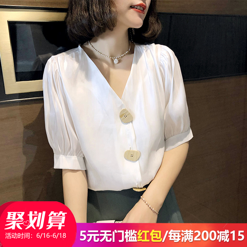 V collar blouse 2019 summer new pattern Korean Edition Easy puff sleeve white shirt Chiffon Short sleeved jacketin the Women's clothing/Boutique , Lace shirt/Chiffon shirt category - from Buy2taobao.com to provide professional Taobao agent buy service