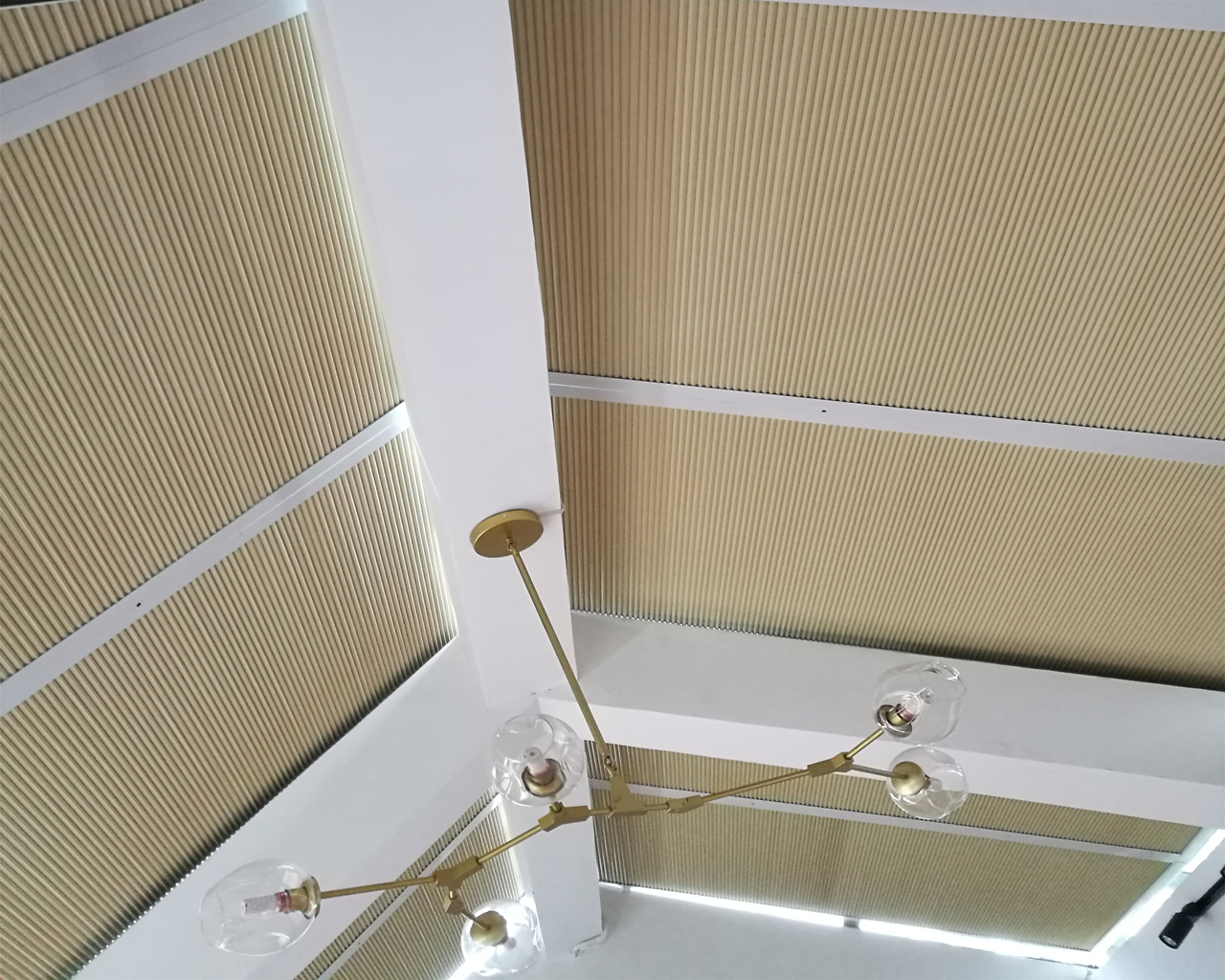 厂价直销阳光房电动蜂巢帘顶棚遮阳帘玻璃房防晒隔热天窗上门安装在类目 电子/电工, 智能家居系统, 电器控制系统, 窗帘电机控制系统中 - 来自Buy2taobao.com提供专业的淘宝代购服务
