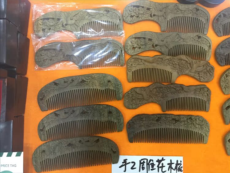 绿檀木梳子 民族工匠精心雕刻工艺 礼盒琉 水族正品 送人礼品|ruв категории Ручная работа, национальных меньшинств, в особенности ремесла, аквариум - от Buy2taobao.com для оказания профессиональной услуги покупки агента Taobao