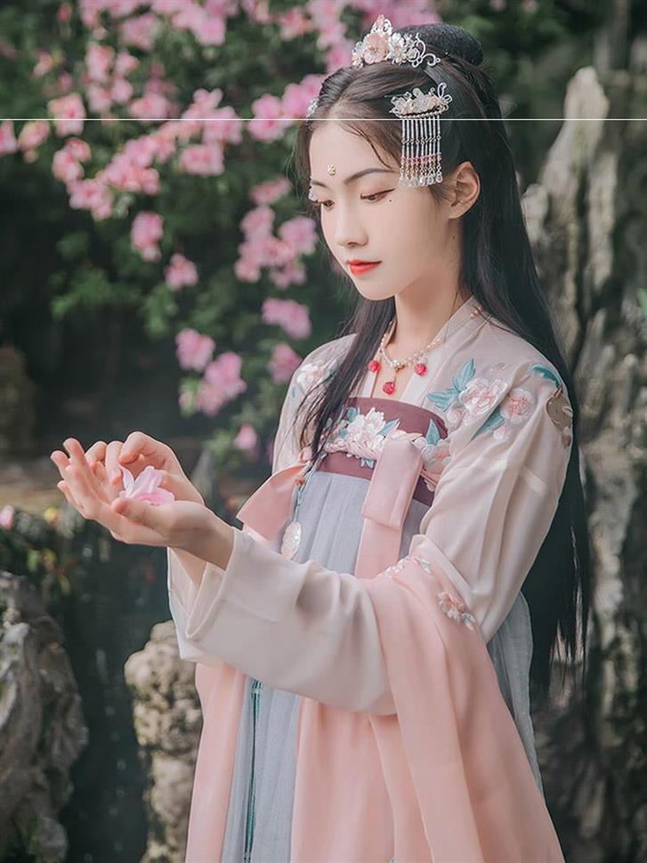 如梦汉元素对襟魏晋化蝶女款小个子汉服女夏天155夏古筝传统绣衣在类目 女装/女士精品, 唐装/民族服装/舞台服装, 民族服装/舞台装中 - 来自Buy2taobao.com提供专业的淘宝代购服务