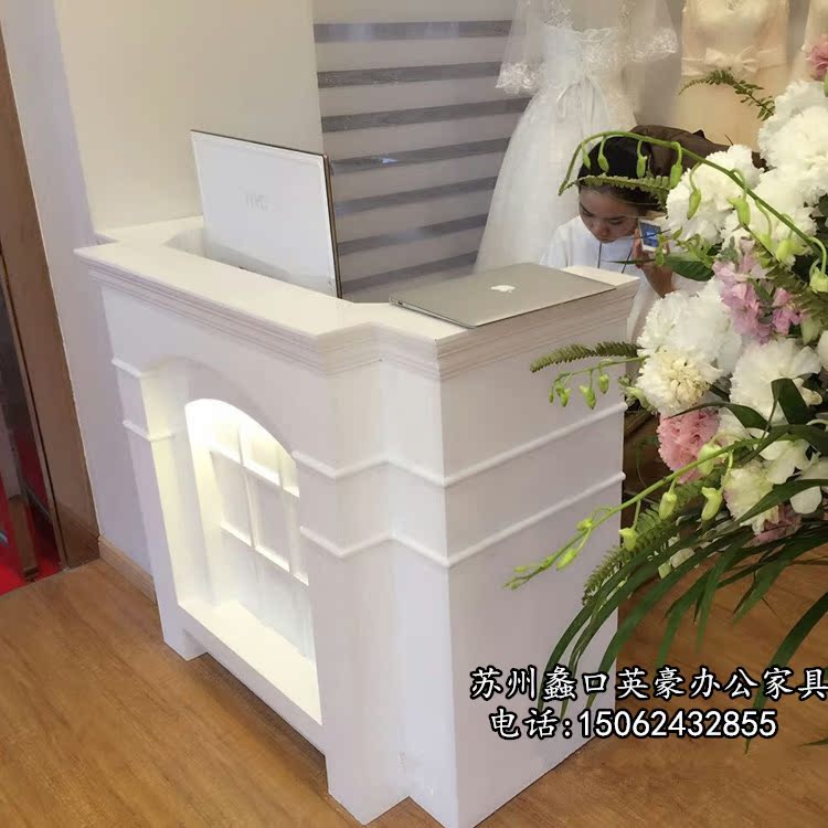 木质服装店收银台烤漆前台吧台柜接待桌小转角定制精品展示柜带灯在类目 商业/办公家具, 超市家具, 收银台中 - 来自Buy2taobao.com提供专业的淘宝代购服务
