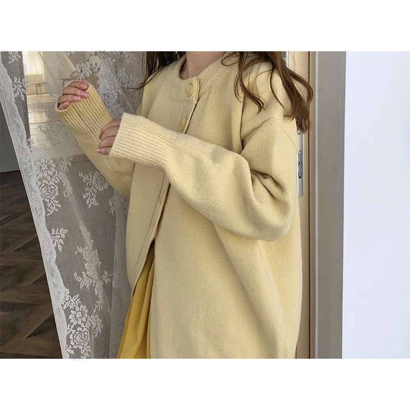 Qiiiyy Three秋冬厚实圆领不规则单排扣温柔针织毛衣开衫上衣女在类目 女装/女士精品, 毛衣中 - 来自Buy2taobao.com提供专业的淘宝代购服务