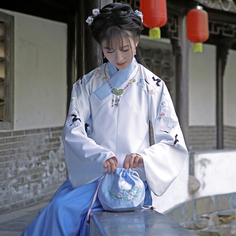 钟灵记鹿鹤鸣日常汉服交领袄裙绣花改良保暖春秋冬装明制女琵琶袖在类目 女装/女士精品, 唐装/民族服装/舞台服装, 民族服装/舞台装中 - 来自Buy2taobao.com提供专业的淘宝代购服务