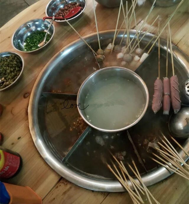 大锅加厚分隔?鸳鸯锅圆形商用10格串串香锅小号不锈钢麻辣烫锅在类目 厨房/烹饪用具, 烹饪用具, 锅具/煲/烧水壶, 汤锅中 - 来自Buy2taobao.com提供专业的淘宝代购服务