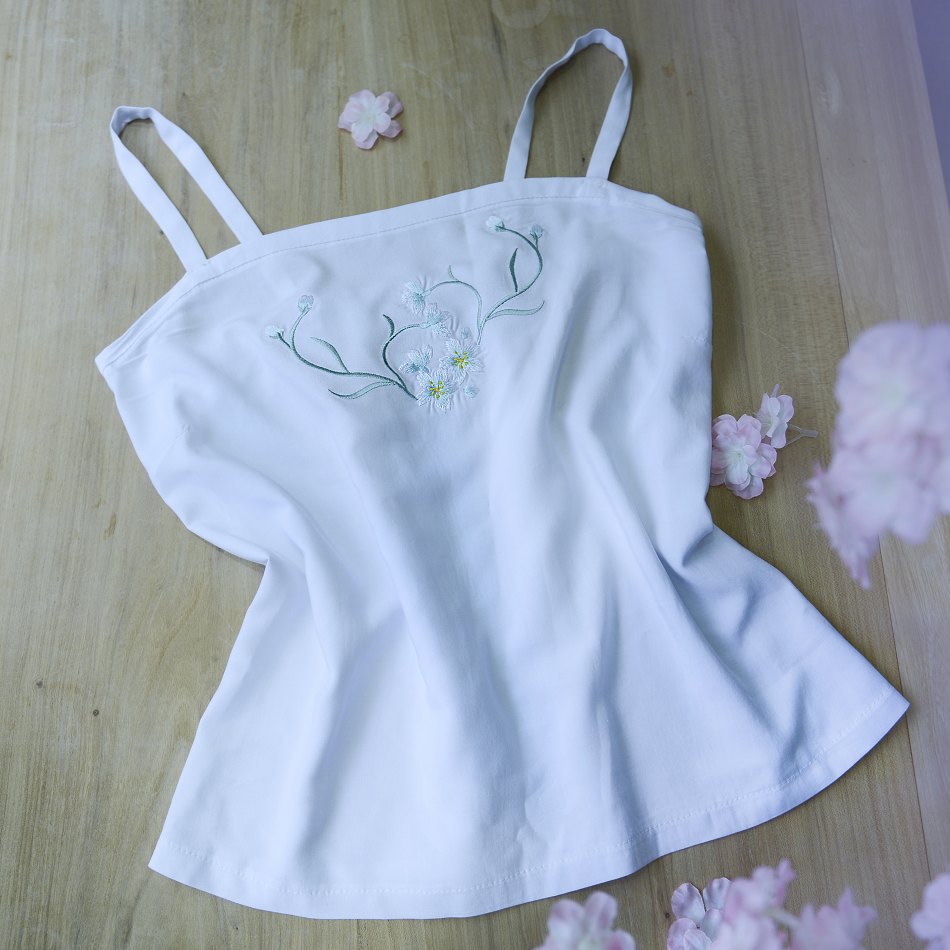 如梦霓裳如梦霓裳汉服女刺绣花吊带抹胸多色多花纹原创配襦裙褙子在类目 女装/女士精品, 唐装/民族服装/舞台服装, 民族服装/舞台装中 - 来自Buy2taobao.com提供专业的淘宝代购服务