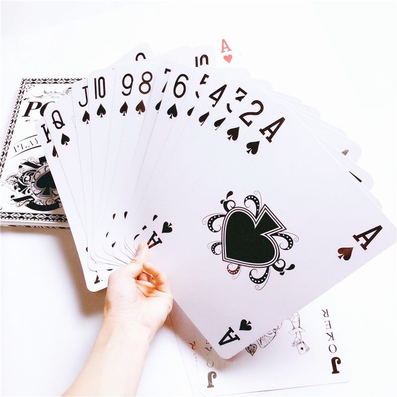 家用防水大型棋牌扑克牌创意手感特大加厚时尚超大大号室内类表演在类目 模玩/动漫/周边/cos/桌游, 棋牌/桌游, 扑克中 - 来自Buy2taobao.com提供专业的淘宝代购服务