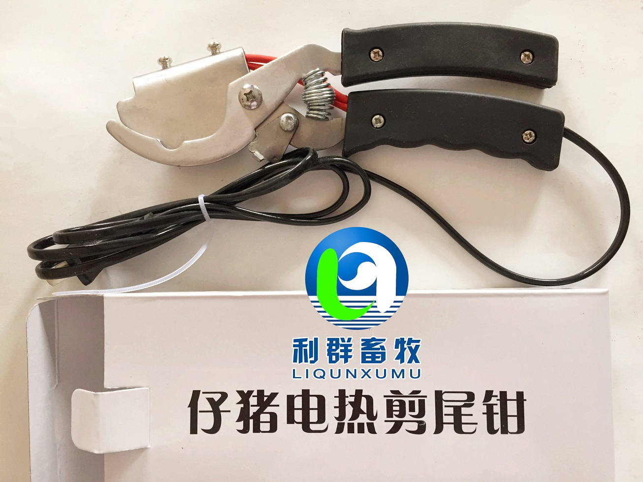 Piglets Electric Broken tail electrothermal Broken tail Pliers Tails pliers Pig tails pliers Pig apparatusin the Livestock/Aquaculture supplies , Livestock/Farming equipment , Fertilizer/Feed/Slaughter and processing equipment category - from Buy2taobao.com to provide professional Taobao agent buy service