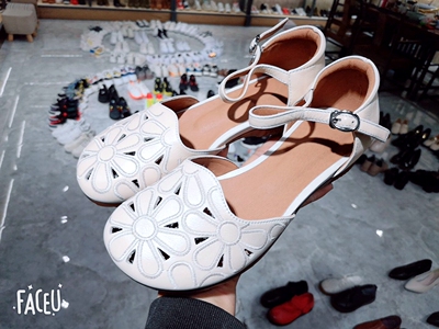 都市人2019夏季真皮女鞋软底妈妈鞋平跟女单鞋镂空浅口花朵休闲鞋