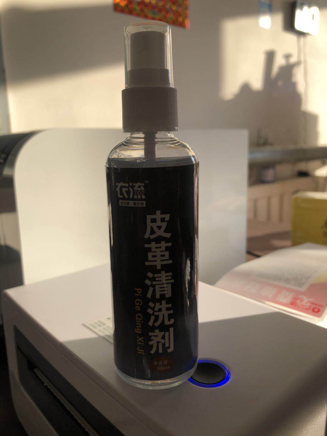 衣流皮革清洗剂 100ml 适用清洗皮鞋箱包皮衣等多种皮革制在类目 洗护清洁剂/卫生巾/纸/香薰, 家私/皮具护理品, 家私清洁/护理剂中 - 来自Buy2taobao.com提供专业的淘宝代购服务