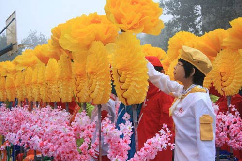 塑料制作50厘米粉黃藍手翻花道具 團體操運動會開幕式道具在類目 運動/瑜伽/健身/球迷用品, 舞蹈/健美操/體操, 更多舞種, 更多舞蹈配飾中 - 來自Buy2taobao.com提供專業的淘寶代購服務