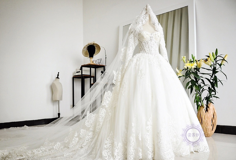 2018 Spring and summer new pattern court Retro Lace Sleeves Pompous skirt princess Wedding dress court Lace Trailing wedding dressin the Women's clothing/Boutique , Wedding/Cheongsam/Formal dress , Wedding category - from Buy2taobao.com to provide professional Taobao agent buy service