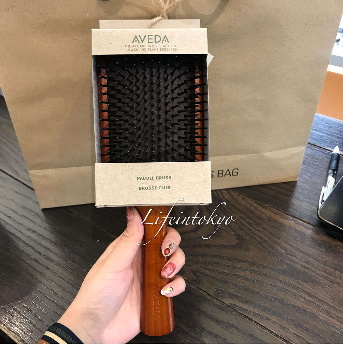 日本代购AVEDA/雅达 木柄高级气囊按摩梳/梳子 大s推荐在类目 家庭/个人清洁工具, 个人洗护清洁用具, 梳子/便携用镜, 梳子/化妆梳/按摩梳中 - 来自Buy2taobao.com提供专业的淘宝代购服务