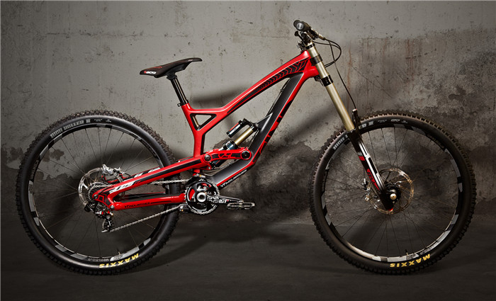 2015款德国品牌yt tues cf pro 速降全碳整车 27.5寸 新店有优惠