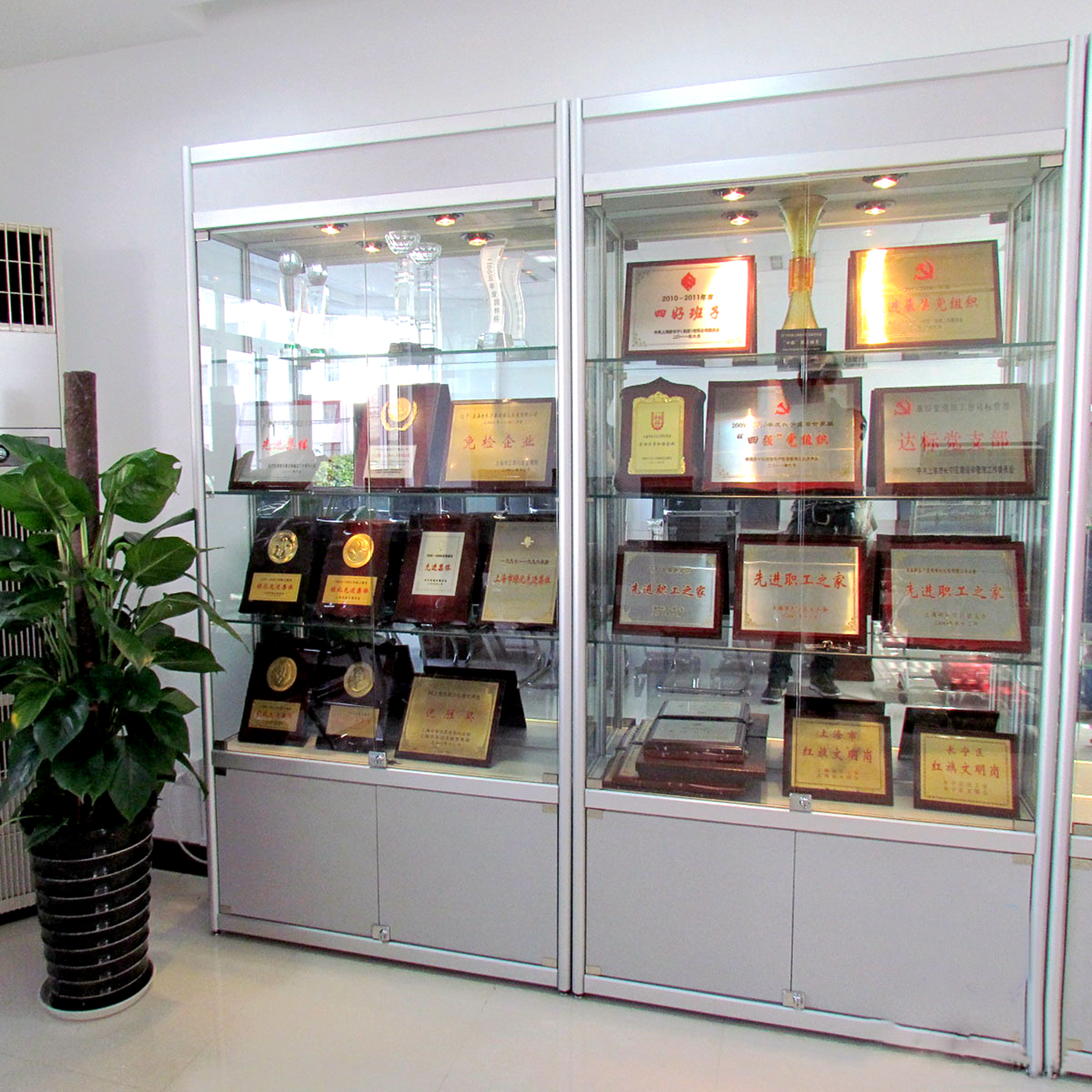 荣誉证书展示柜奖杯奖牌精品积分陈列柜办公室样品展柜产品货架|ruв категории коммерческий/офисная мебель, полки/витрина, бутик - витрина/витрина - от Buy2taobao.com для оказания профессиональной услуги покупки агента Taobao