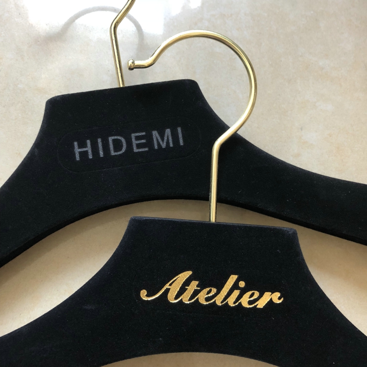 新款工藝刻字定制植絨衣架褲架燙金logo植絨訂做男女裝品牌衣架在類目 收納整理, 衣物洗/曬/護理用具, 衣架中 - 來自Buy2taobao.com提供專業的淘寶代購服務