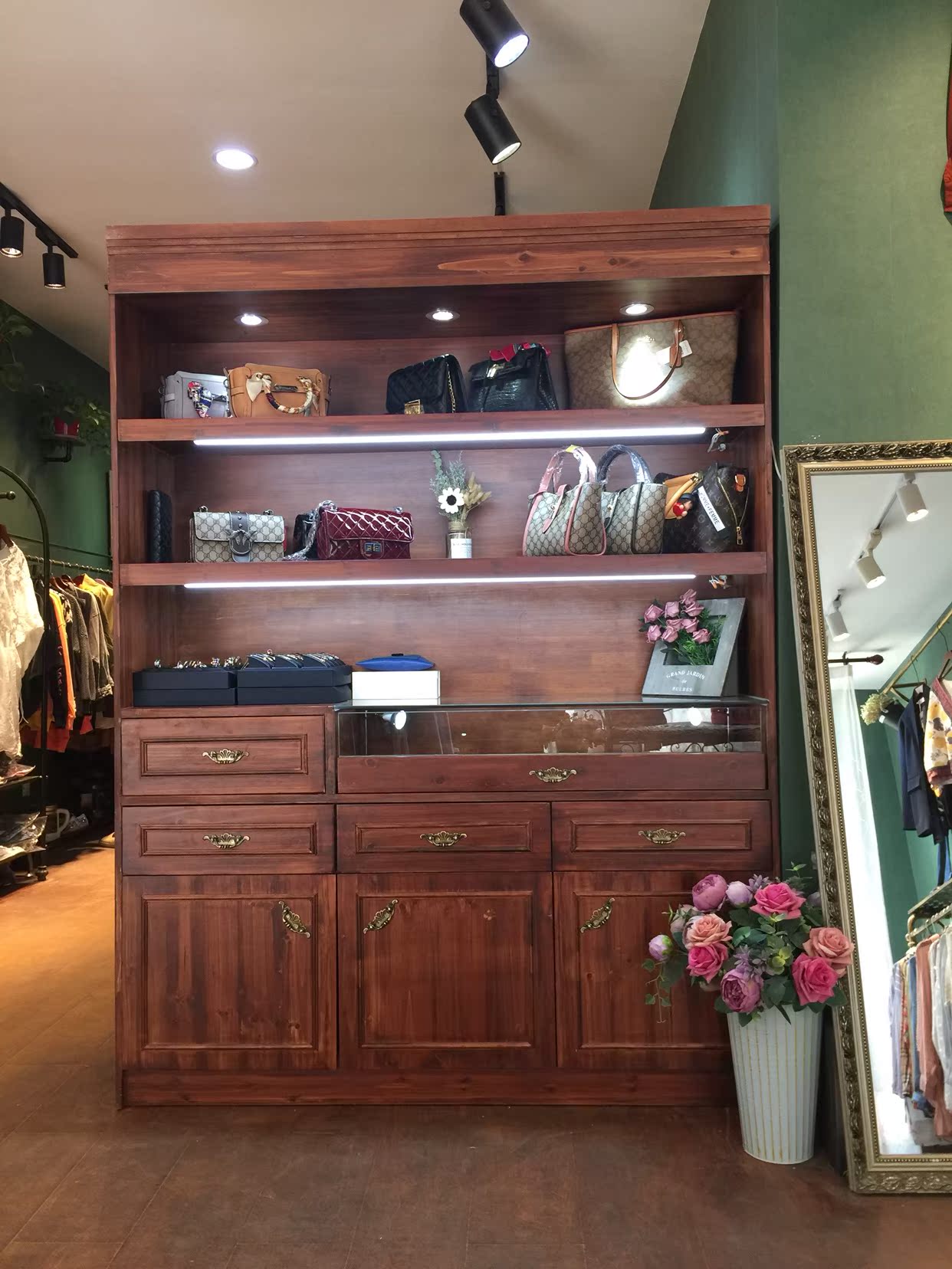 solid wood Retro Display cabinet Cosmetics Showcase shoes Bag Display cabinet Jewelry Jewellery couture Display rackin the Business/Office Furniture , Shelf/Showcase , Boutique Showcase/Showcase category - from Buy2taobao.com to provide professional Taobao agent buy service
