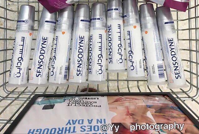 国内现货 迪拜 Sensodyne舒适达美白牙膏 100ml 立式 罐式挤压在类目 洗护清洁剂/卫生巾/纸/香薰, 洗发沐浴/个人清洁, 口腔护理, 牙膏中 - 来自Buy2taobao.com提供专业的淘宝代购服务