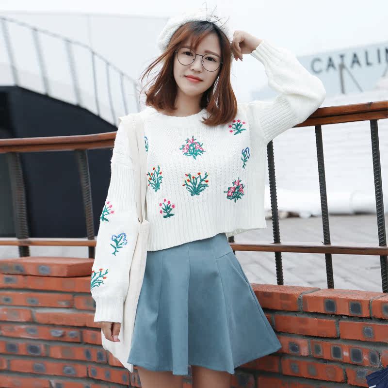 iFashion甜心秋冬季韩版刺绣花朵套头毛衣女短款宽松打底针织衫女