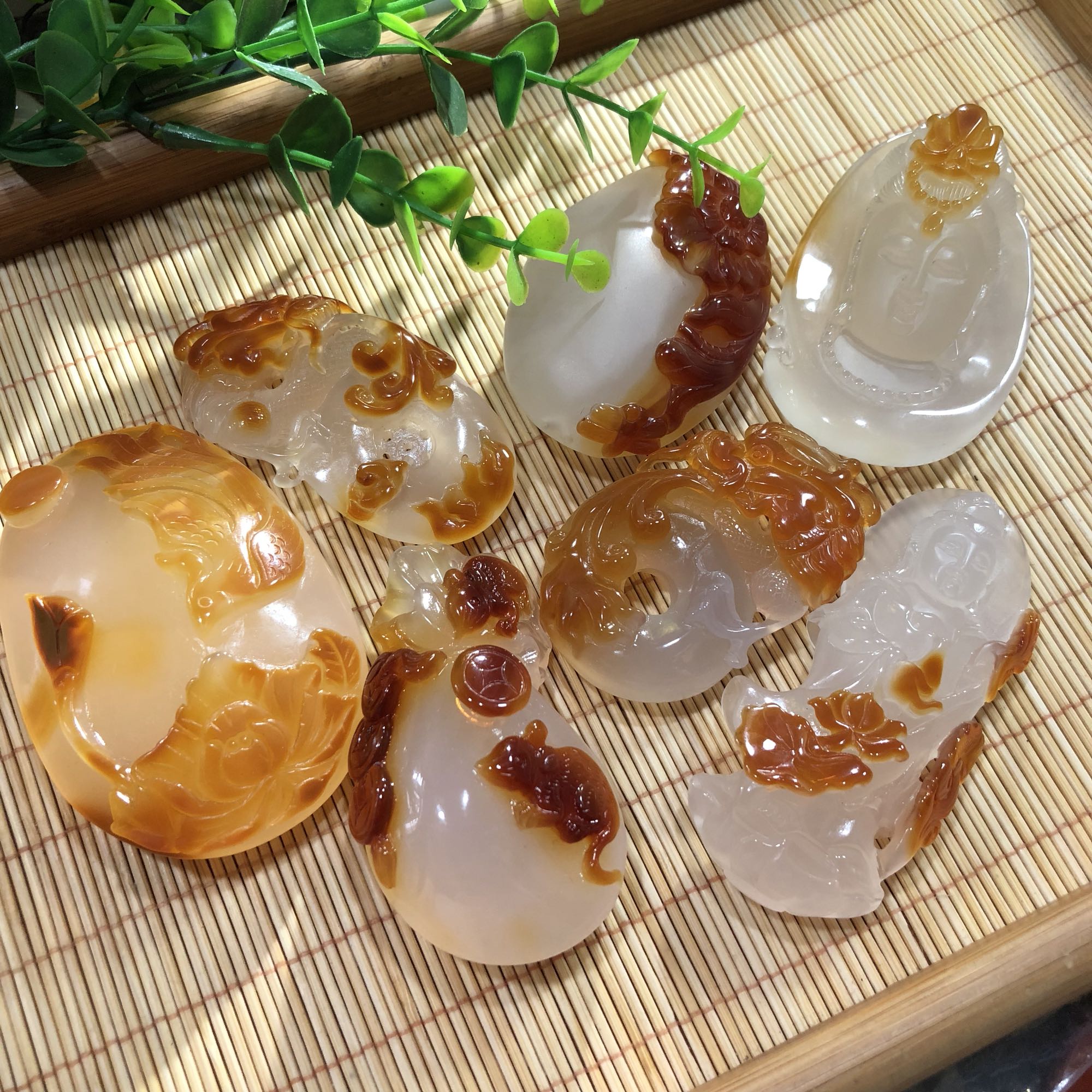 純天然原石俏色手工巧雕瑪瑙玉髓吊墜 男女款 直播間看貨下單在類目 飾品/流行首飾/時尚飾品新, 項墜/吊墜中 - 來自Buy2taobao.com提供專業的淘寶代購服務