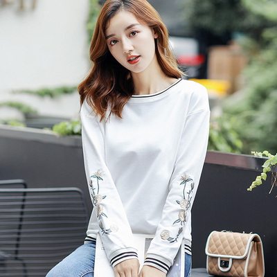 悦女季2018女装圆领螺纹长袖T恤绣花白色打底衫直筒宽松螺纹卫衣