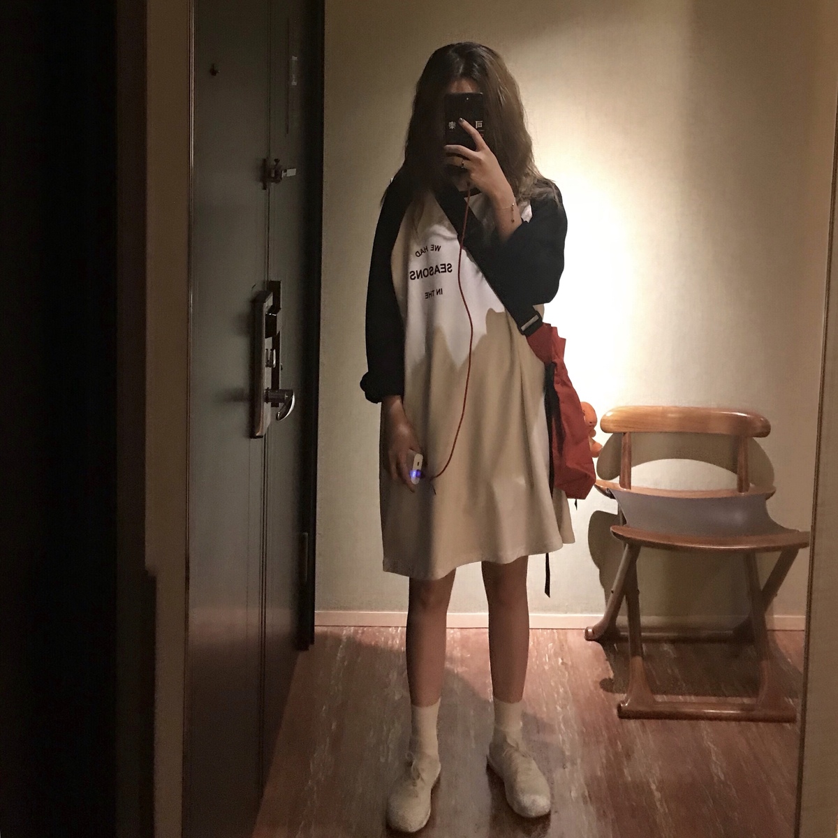孕婦裝2019年ins韓國慵懶風插肩袖拼色長袖中長款衛衣孕婦連衣裙在類目 孕婦裝/孕產婦用品/營養, 孕婦裝, 連衣裙中 - 來自Buy2taobao.com提供專業的淘寶代購服務