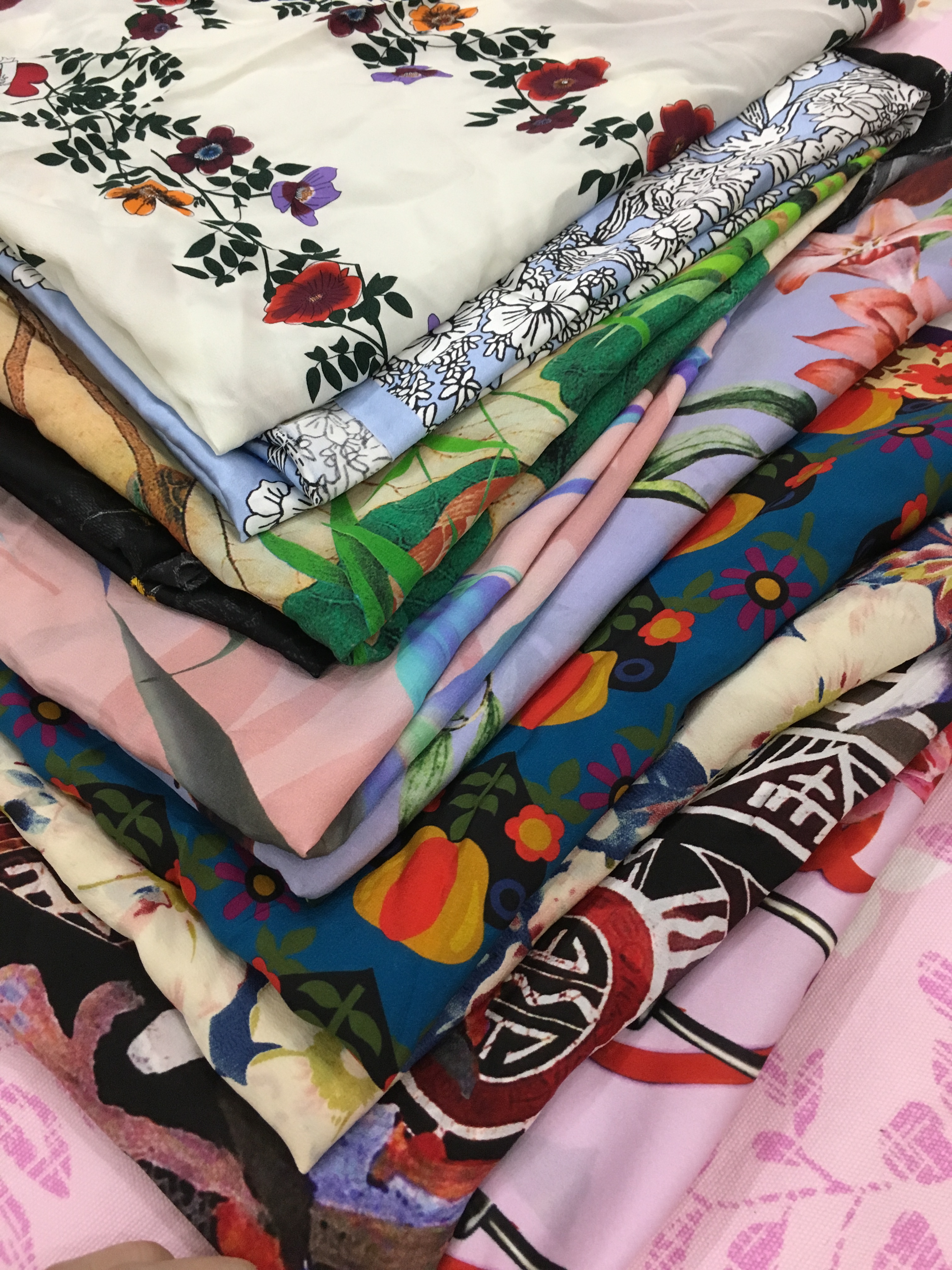 真絲桑蠶絲零料布頭服裝面料手工DIY布料連衣裙在類目 居家布藝, 布料/面料/手工diy布料面料中 - 來自Buy2taobao.com提供專業的淘寶代購服務