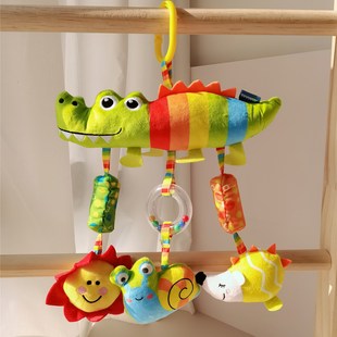 婴儿彩色推车挂件汽车，风铃挂件动物鳄鱼车床，挂宝宝毛绒玩具