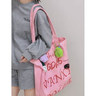 韩国慵懒大容量包包女粉色涂鸦字母帆布袋学生，通勤斜挎单肩帆布包