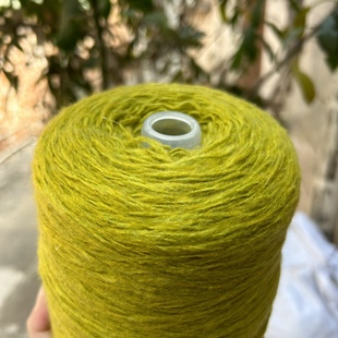 标价500克的价格 柠檬黄绿空心喷毛马海毛围巾毛衣编织中粗线