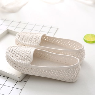 夏季女款洞洞镂空女鞋塑料白色凉鞋，防滑平底护士鞋孕妇妈妈鞋舒适