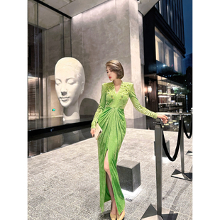 XULU原创钻石绒包臀裙轻奢收腰修身显瘦褶皱小众荧光绿连衣裙