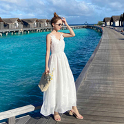马尔代夫白色连衣裙女夏季高腰超仙露背吊带裙三亚沙滩裙度假长裙