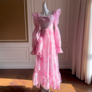 2024法式仙女甜美粉色绒雪纺印花连衣裙气质方领钉珠喇叭袖长裙
