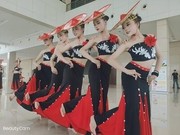 成人儿童傣族舞蹈，演出服装民族舞蹈女儿，花黑色鱼尾裙大摆裙