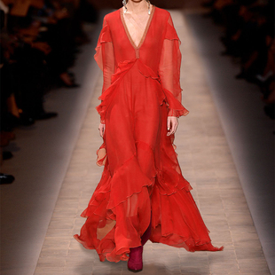 高级感气质复古红色连衣裙女深v领长裙，海边沙滩裙不规则飘逸裙子