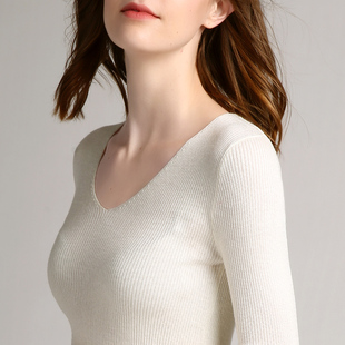 白色低领打底毛衣女长袖修身2024春秋薄款显瘦V领针织羊毛衫紧身
