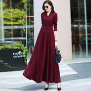 酒红色春秋季连衣裙，长款2024长袖，收腰气质修身大摆长裙到脚踝