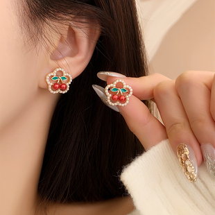 甜美红色樱桃珍珠花朵耳钉2023年小众设计可爱耳饰无耳洞耳夹
