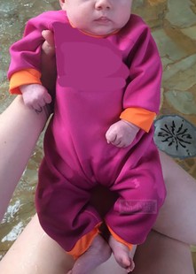 库存英单泳校装备，为婴儿设计连体，游长袖泳衣加绒保暖