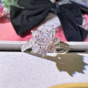 18K金45分高碳钻石戒指女 精镶满钻雪绒花百搭钻戒婚礼仿真道具