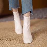 白色法式小短靴女瘦瘦靴粗跟方头高跟鞋，2021年秋冬中筒马丁靴